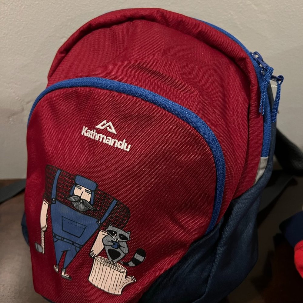 NWT Kathmandu Toddler Farmer and Raccoon Kidsfit Skippet 8L Backpack